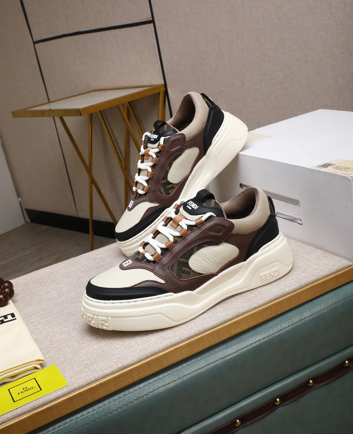 Men's shoes 💰760 [FENDI] Fendi - High-end quality original casual sports shoes - Upper: Nappa calfskin, pebbled calfskin, tongue and heel; injection molded brand logo plastic module - Lining: brand canvas - Outsole: ultra-light TPR foam·rubber; molded outsole -Super high quality control·Fine workmanship: highlighted (high-end·luxury·grade) -Size :39-44 (38, 45, can be customized)